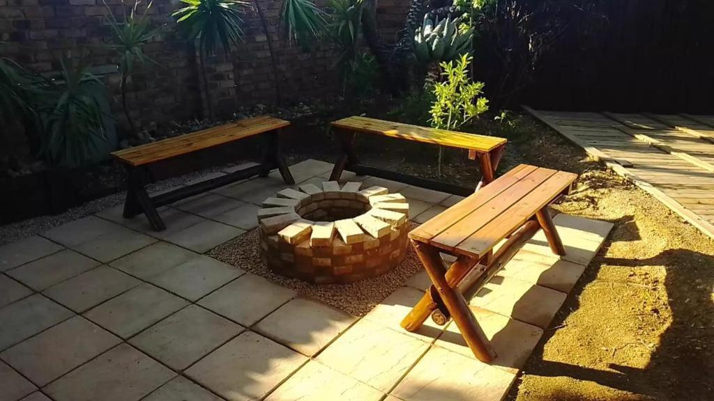 The Lazy Grape Guest Lodge Benoni Extérieur photo