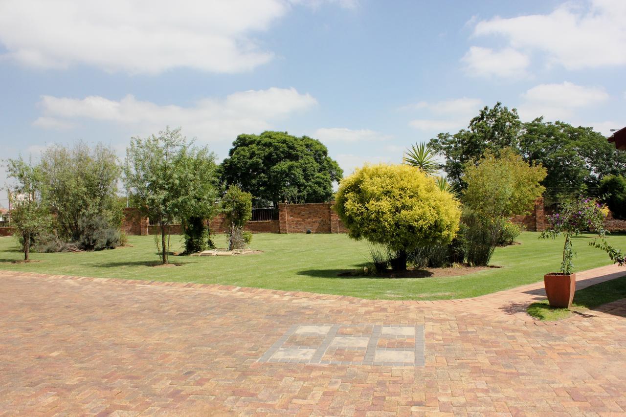 The Lazy Grape Guest Lodge Benoni Extérieur photo