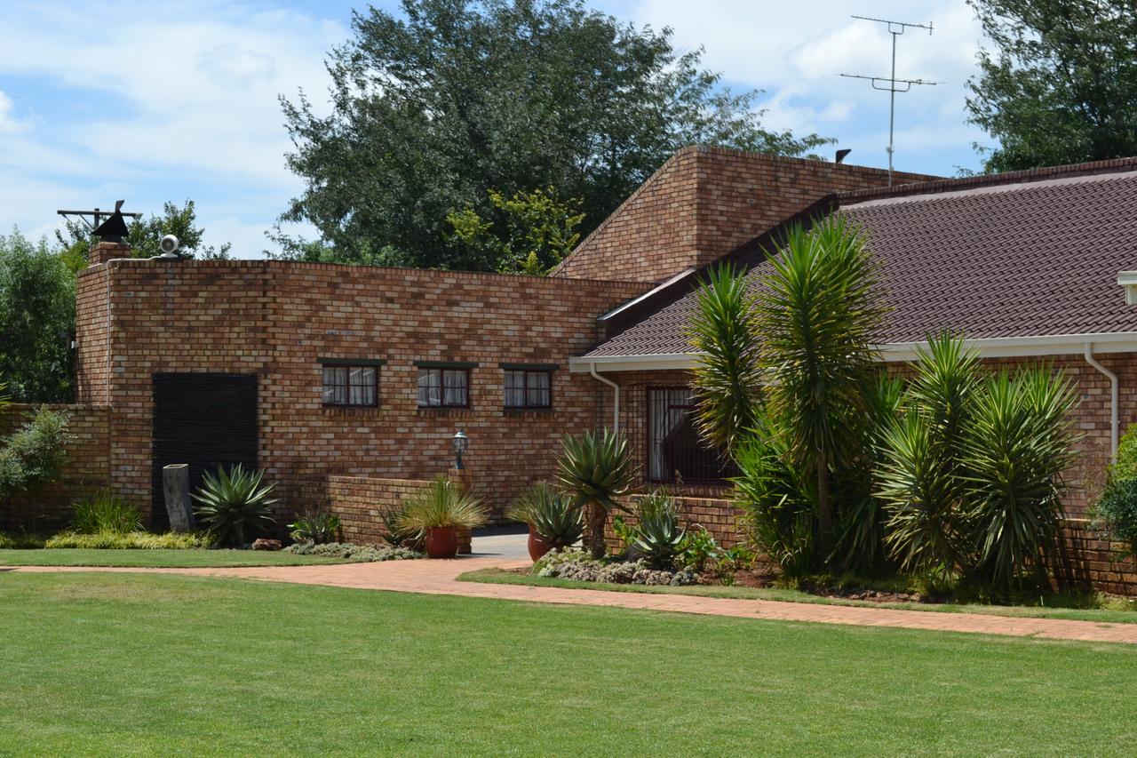 The Lazy Grape Guest Lodge Benoni Extérieur photo